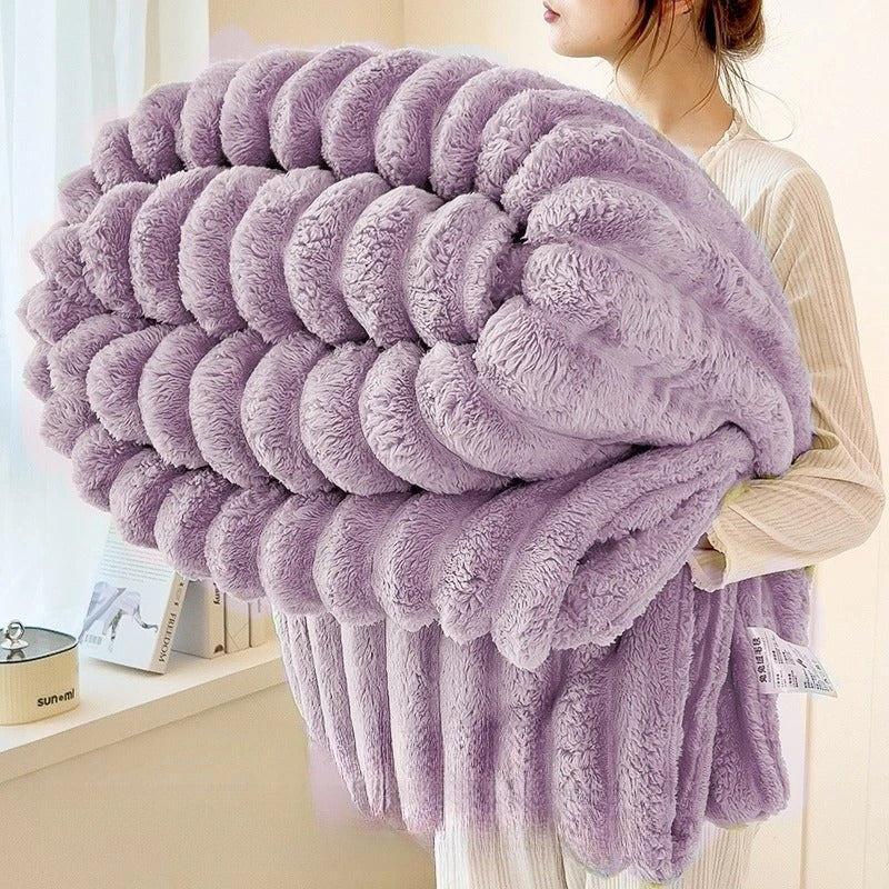Flauschige Kuscheldecke aus Polyester | FluffyWrap™