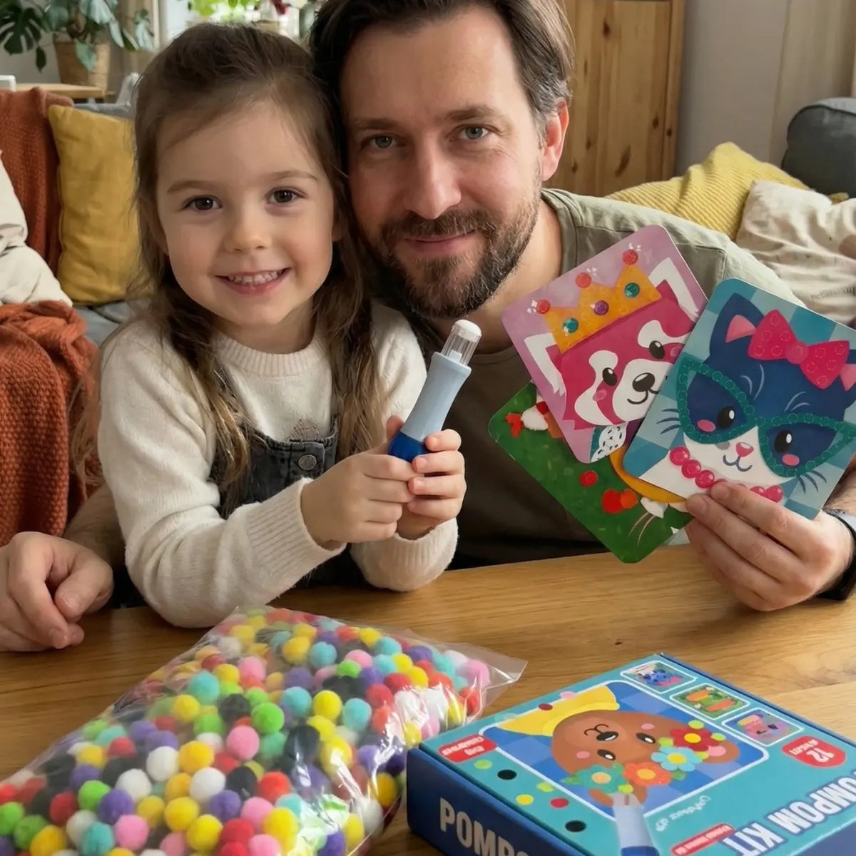 Bunte Pompons in verschiedenen Größen
