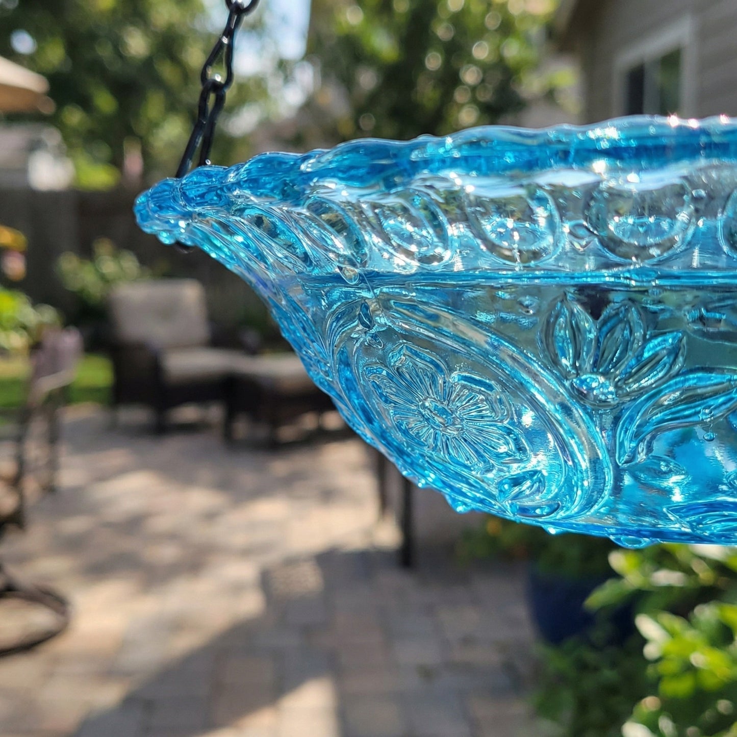 AquaBloom™ | Solar Hängebrunnen – Vogeltränke mit 2-Stufen Wasserspiel
