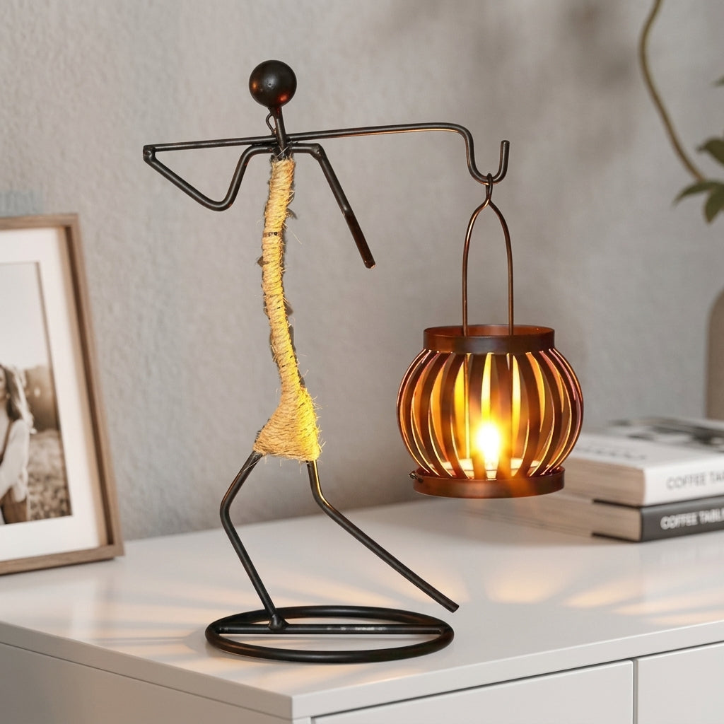 Kerzenständer Figur auf dem Sideboard