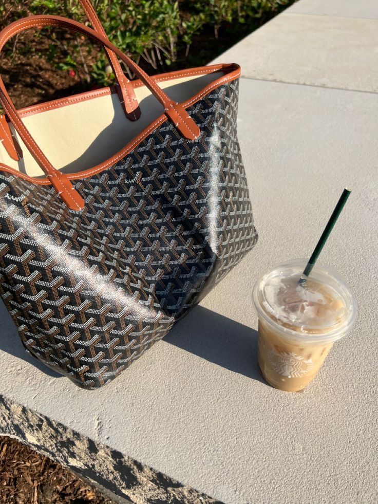 Damen Handtasche | Geräumige Schultertasche mit mehreren Fächern, Reißverschluss und verstellbarem Tragegurt