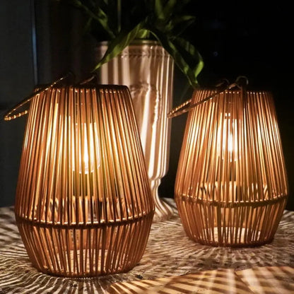 SolaraWeave™ | Solar Laterne – Rattan Design, warmes LED-Licht, automatisch & wetterfest