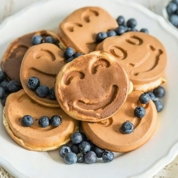 Smiley-Pfannkuchen mit Blaubeeren