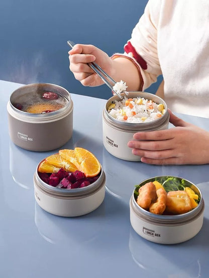 Isolierte Lunchbox bei der Mittagspause