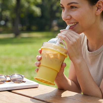1+ 1 Gratis | 2-in-1 Eiswürfel-Becher – Faltbar, mit Strohhalm & Silikonform für unterwegs