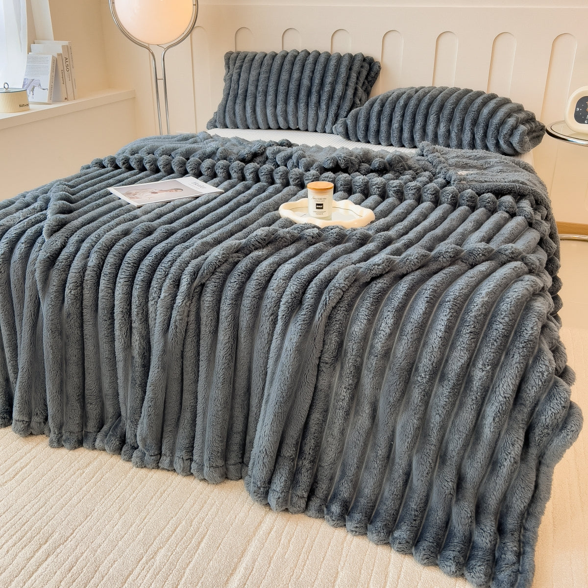 Flauschige Kuscheldecke aus Polyester | FluffyWrap™