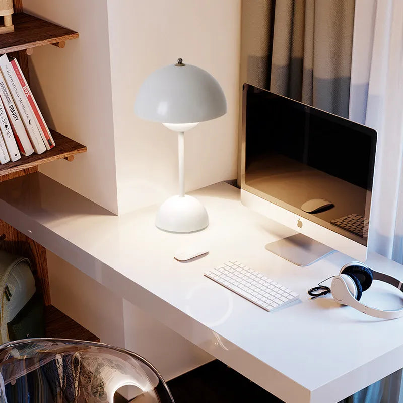 LED-Tischlampe Lumora | Dimmbar in 3 Stufen | USB-Aufladbar | Skandinavisches Design