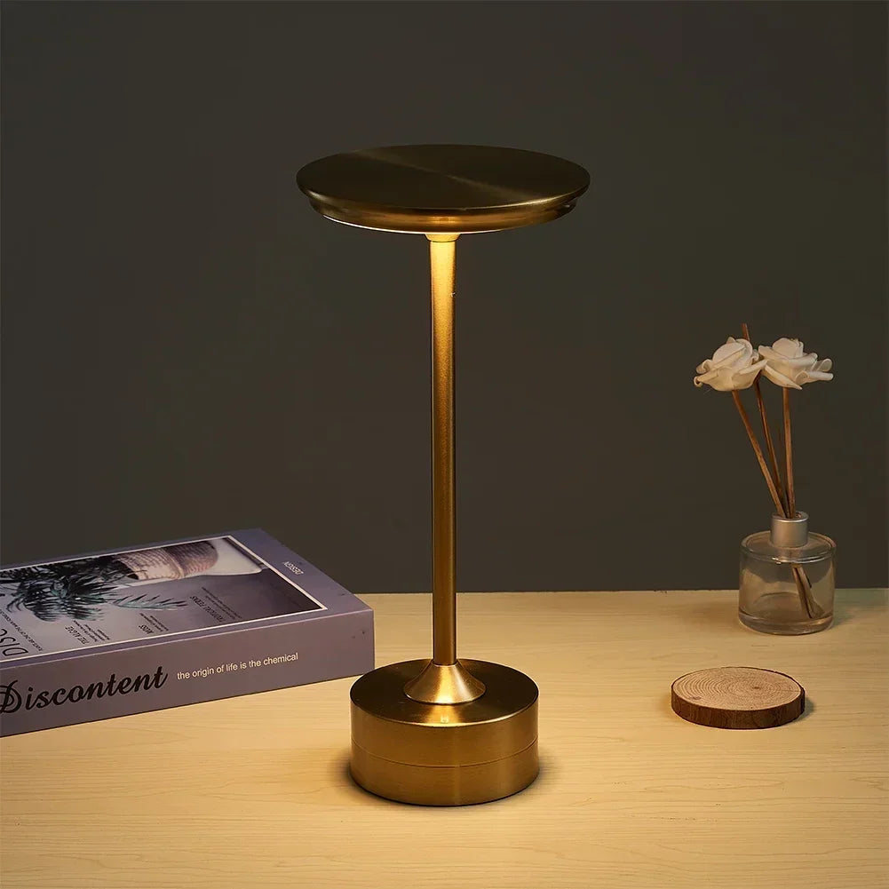 Kabellose LED-Lampe in Schwarz, Gold und Silber