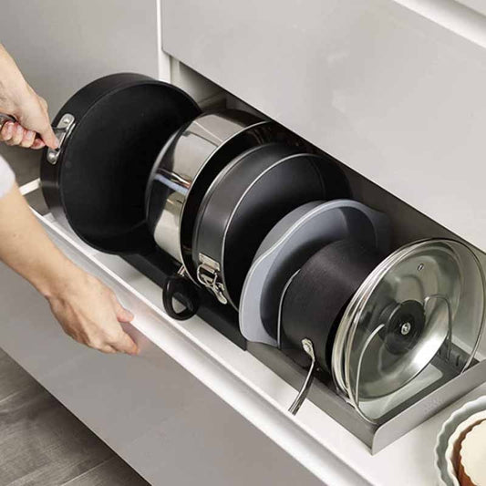 Pfannen- und Deckelhalter in der Schublade