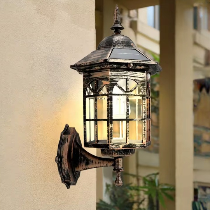 Wandlaterne mit automatischer Lichtsteuerung