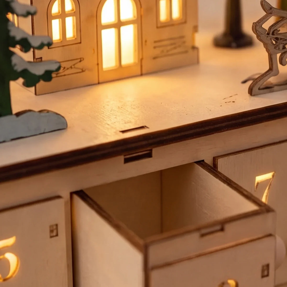 Adventskalender Weihnachtsdorf aus Holz mit LED