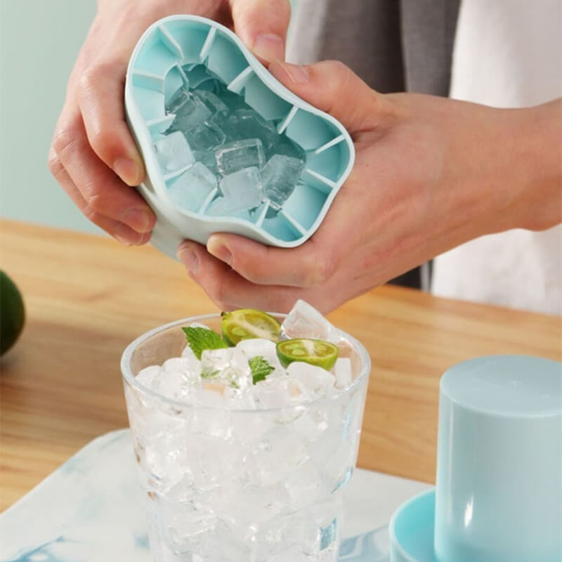 FrozenIce - Tragbarer Silikoneiswürfelbereiter mit Deckel