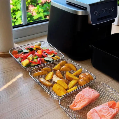 Airfryer-Etagenkörbe mit Essen