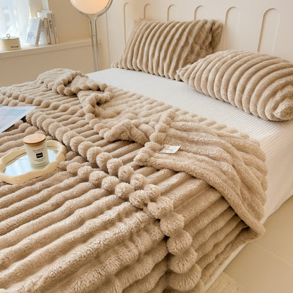 Flauschige Kuscheldecke aus Polyester | FluffyWrap™