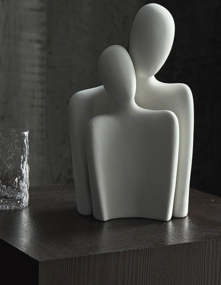 Keramik-Skulptur Umarmendes Paar Weiß