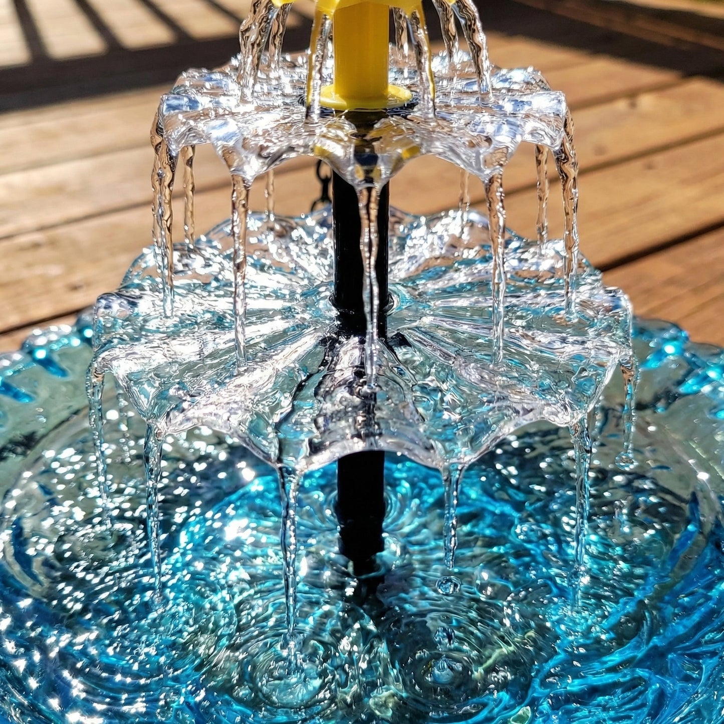 AquaBloom™ | Solar Hängebrunnen – Vogeltränke mit 2-Stufen Wasserspiel