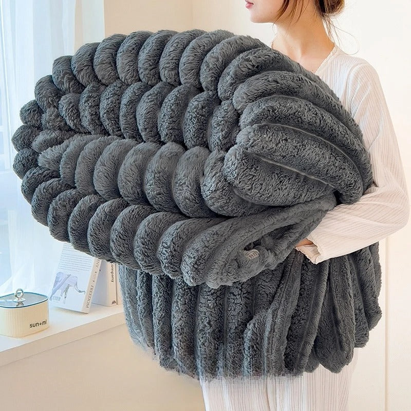 Flauschige Kuscheldecke aus Polyester | FluffyWrap™