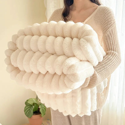 Flauschige Kuscheldecke aus Polyester | FluffyWrap™