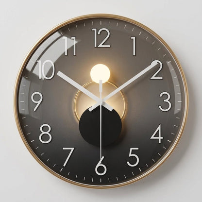 Runde Wanduhr mit dunklem Zifferblatt und 3D-Detail – Ansicht 4