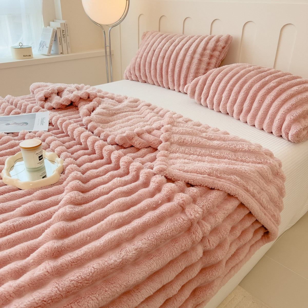 Flauschige Kuscheldecke aus Polyester | FluffyWrap™