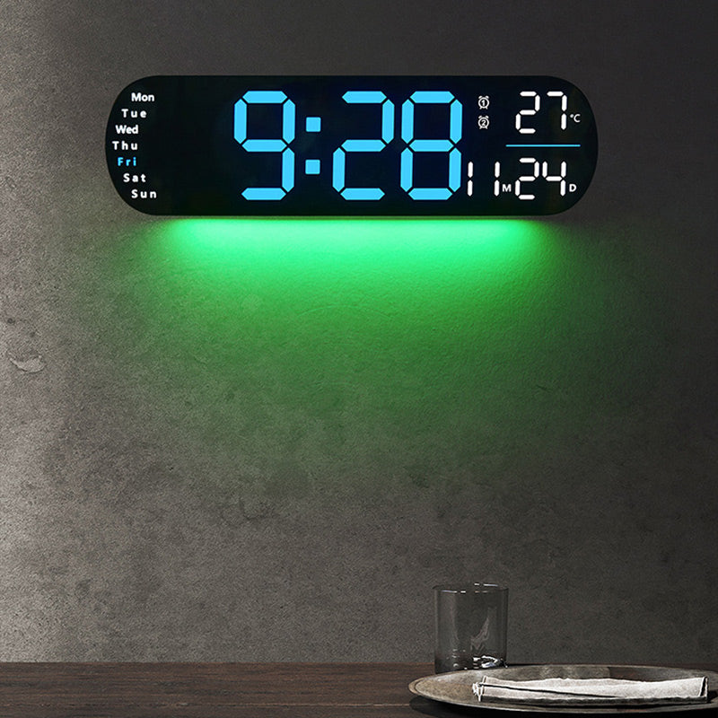 LED-Digital-Wanduhr an der Wand