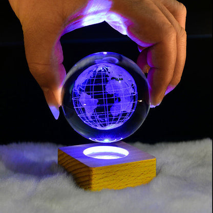 3D-Kristallkugel in der Hand